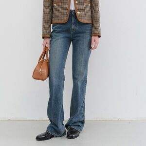 DUNST 70S Semi Flared Classic Mid Blue Straight Jeans
Size 28